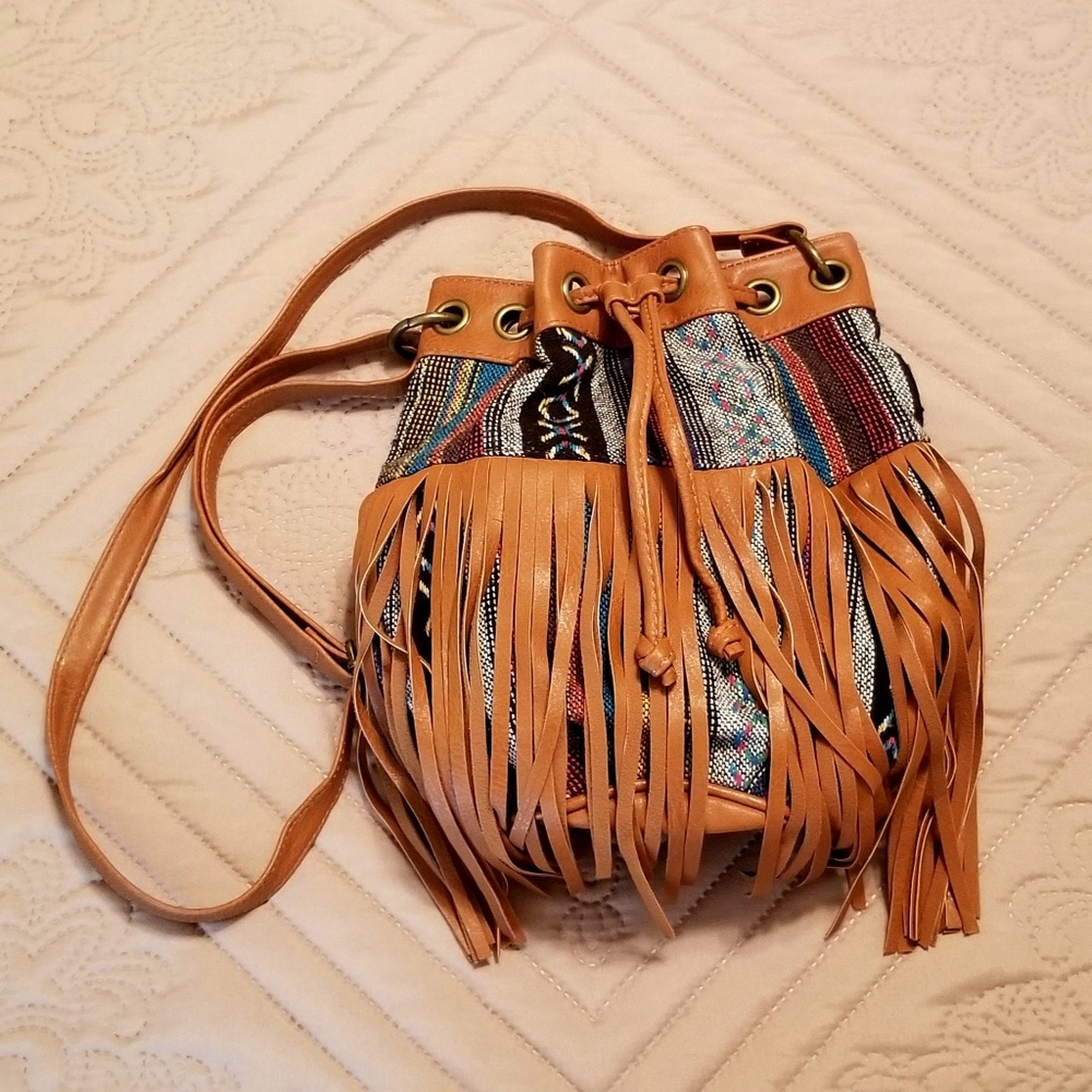 Arizona Jean Co. * Fringe Bucket Crossbody